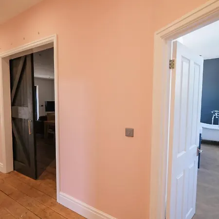 The Eden Warehouse - Pink Apartment Southport Exterior photo